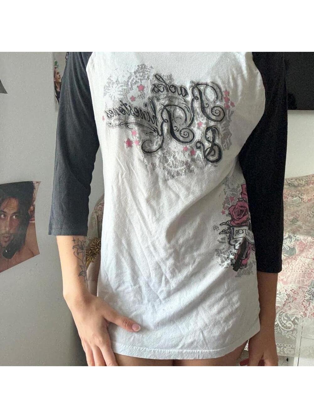 Y2K 3/4 sleeve shirt with black sleeves and white